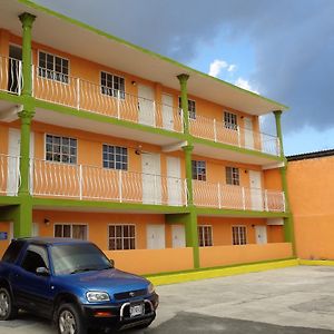 Tropical Manor Inn Half-Way-Tree